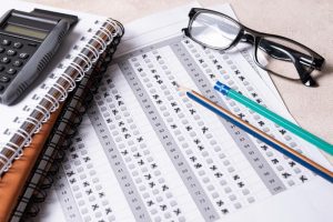 Marianne Orientation : conseillère en orientation scolaire et professionnelle à Toulouse. Illustration article les grandes dates Parcoursup, Bac et Brevet 2023-2024